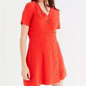 Moon River UO Asymmetrical Coral
Button-Down Mini Dress Size M NWOT